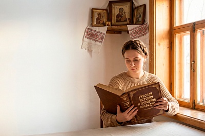 Просвещение через книгу и кино